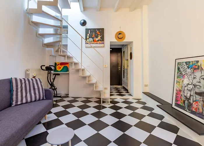 Porta Ticinese Colorful Apartment!
